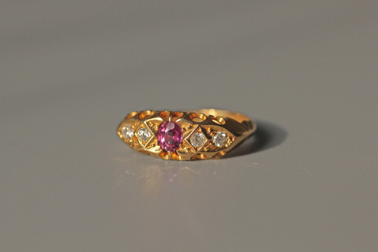 Antique victorian ruby & diamond ring, in 18 carat gold