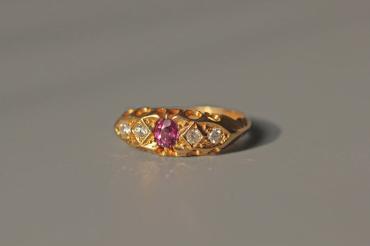 Antique victorian ruby & diamond ring, in 18 carat gold
