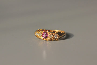 Antique victorian ruby & diamond ring, in 18 carat gold