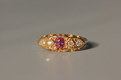 Antique victorian ruby & diamond ring, in 18 carat gold