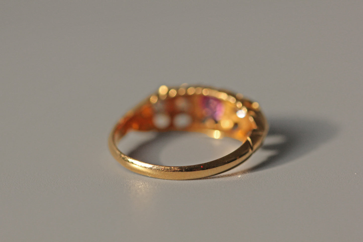Antique victorian ruby & diamond ring, in 18 carat gold