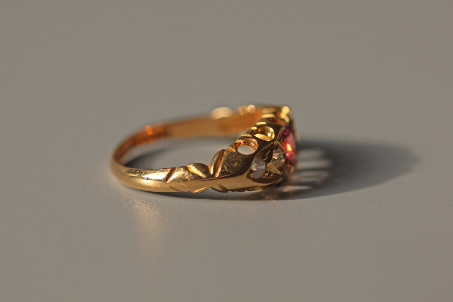 Antique victorian ruby & diamond ring, in 18 carat gold