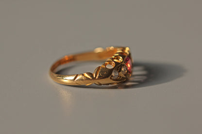 Antique victorian ruby & diamond ring, in 18 carat gold