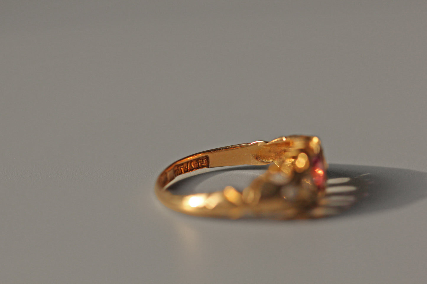 Antique victorian ruby & diamond ring, in 18 carat gold