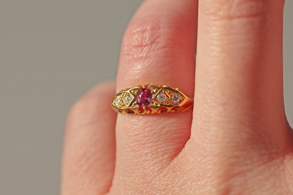 Antique victorian ruby & diamond ring, in 18 carat gold