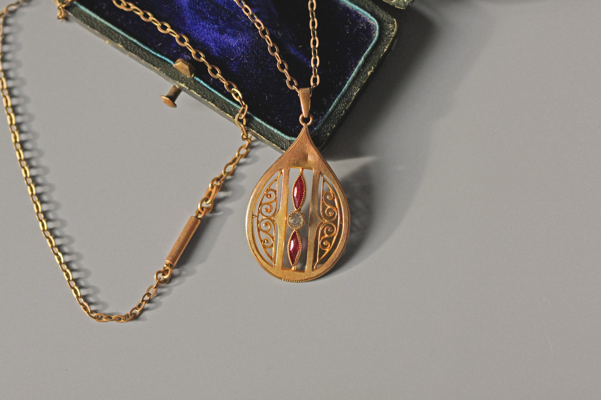 Antique Art Nouveau paste stone pendant necklace in rolled rose gold
