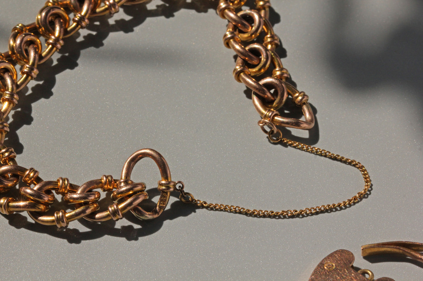 Antique fancy link heart padlock bracelet, in 9 carat gold