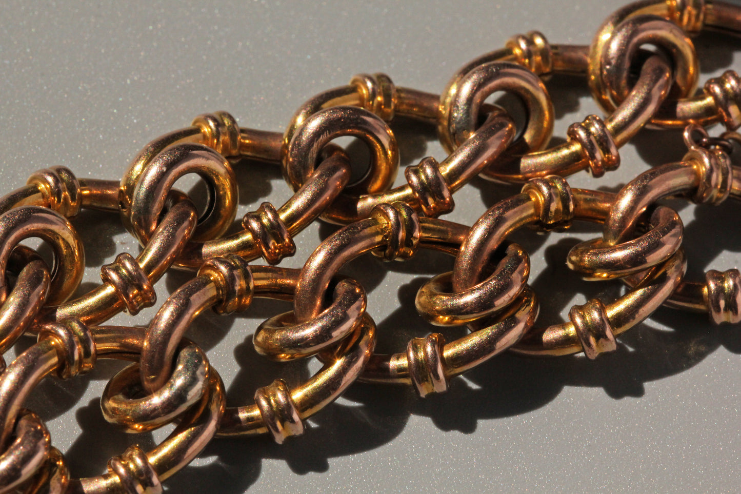 Antique fancy link heart padlock bracelet, in 9 carat gold