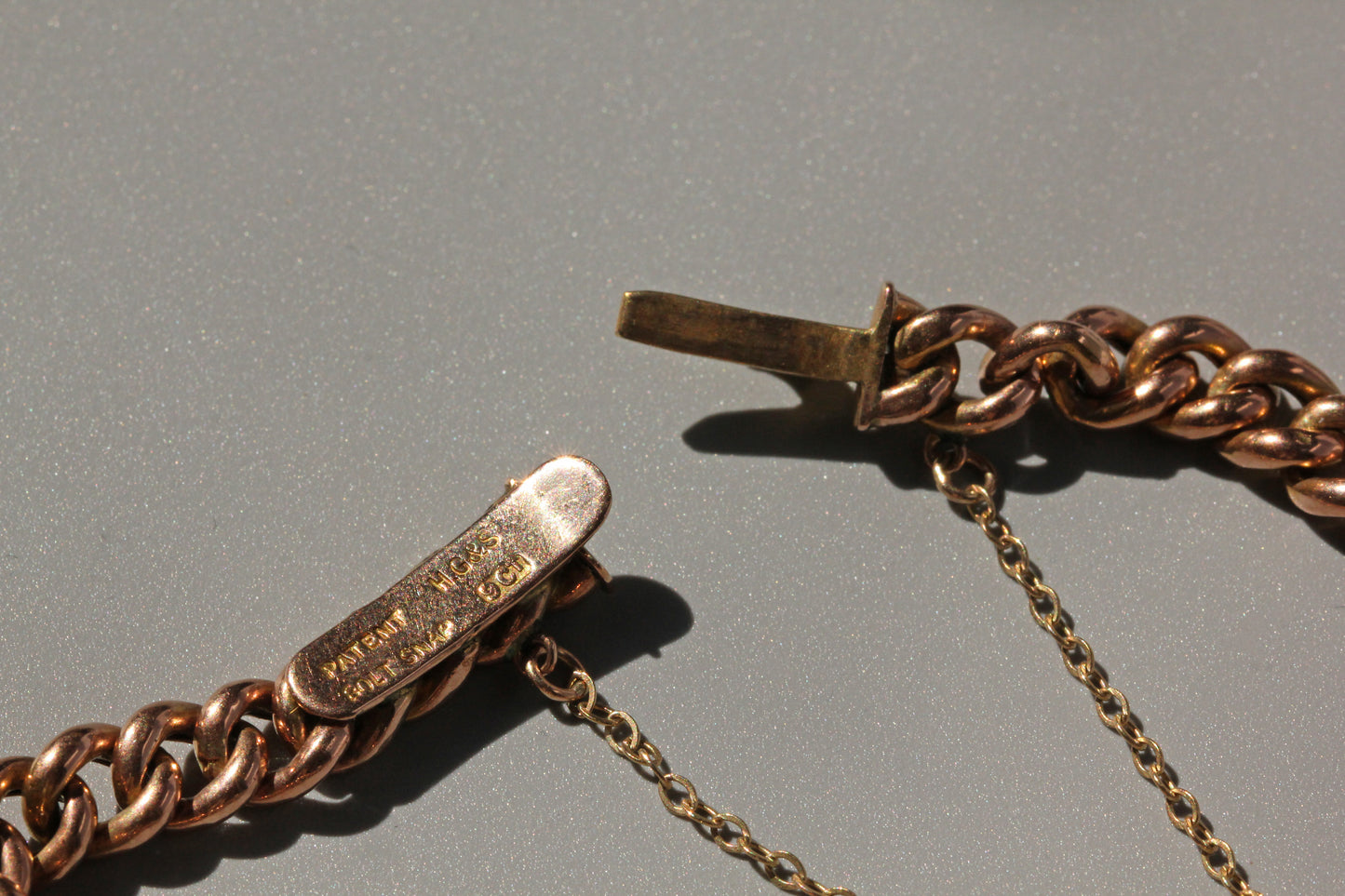 Elegant antique 9ct gold curb bracelet with seamless hidden clasp design