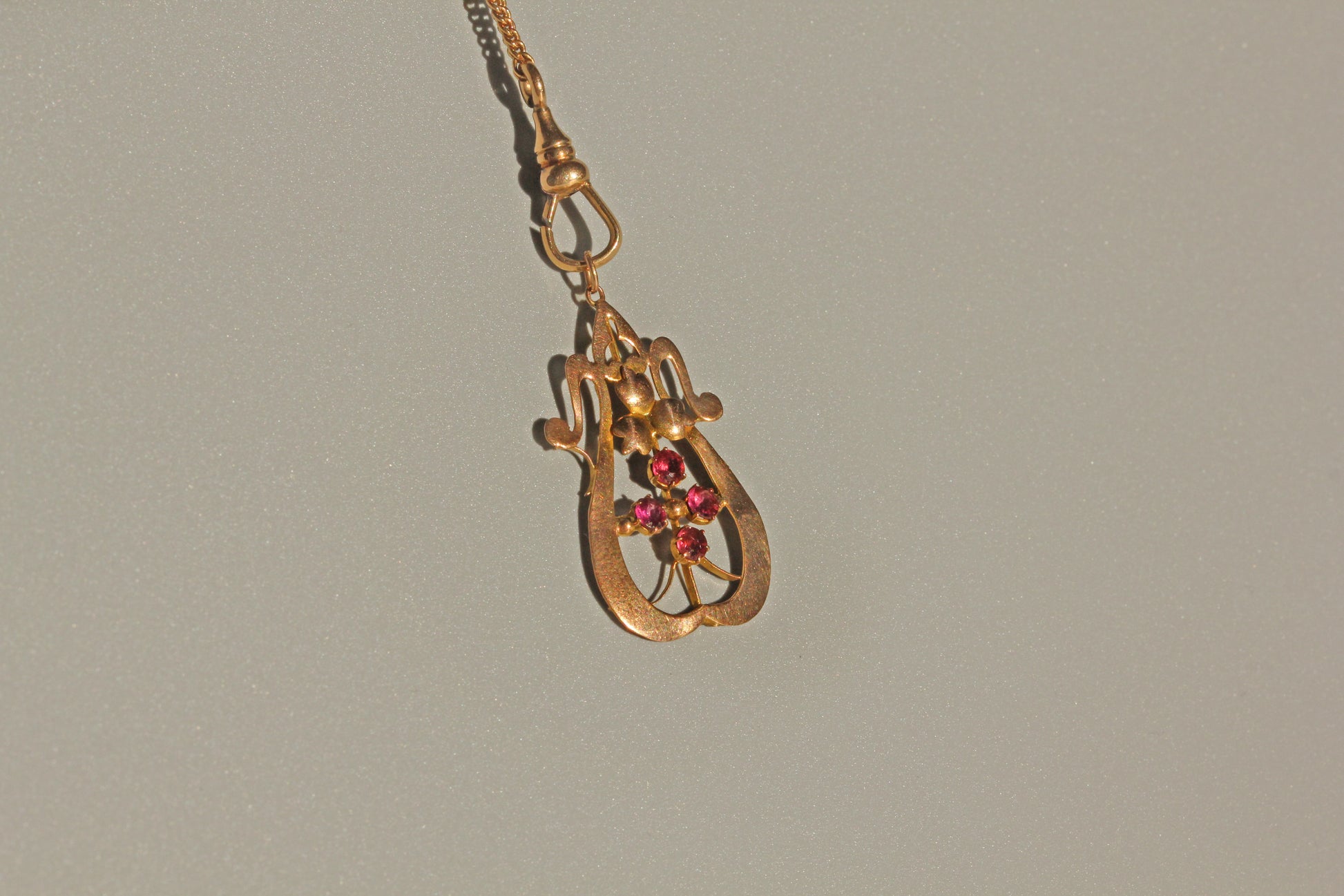 Antique Art Nouveau ruby pendant necklace in 9 carat gold
