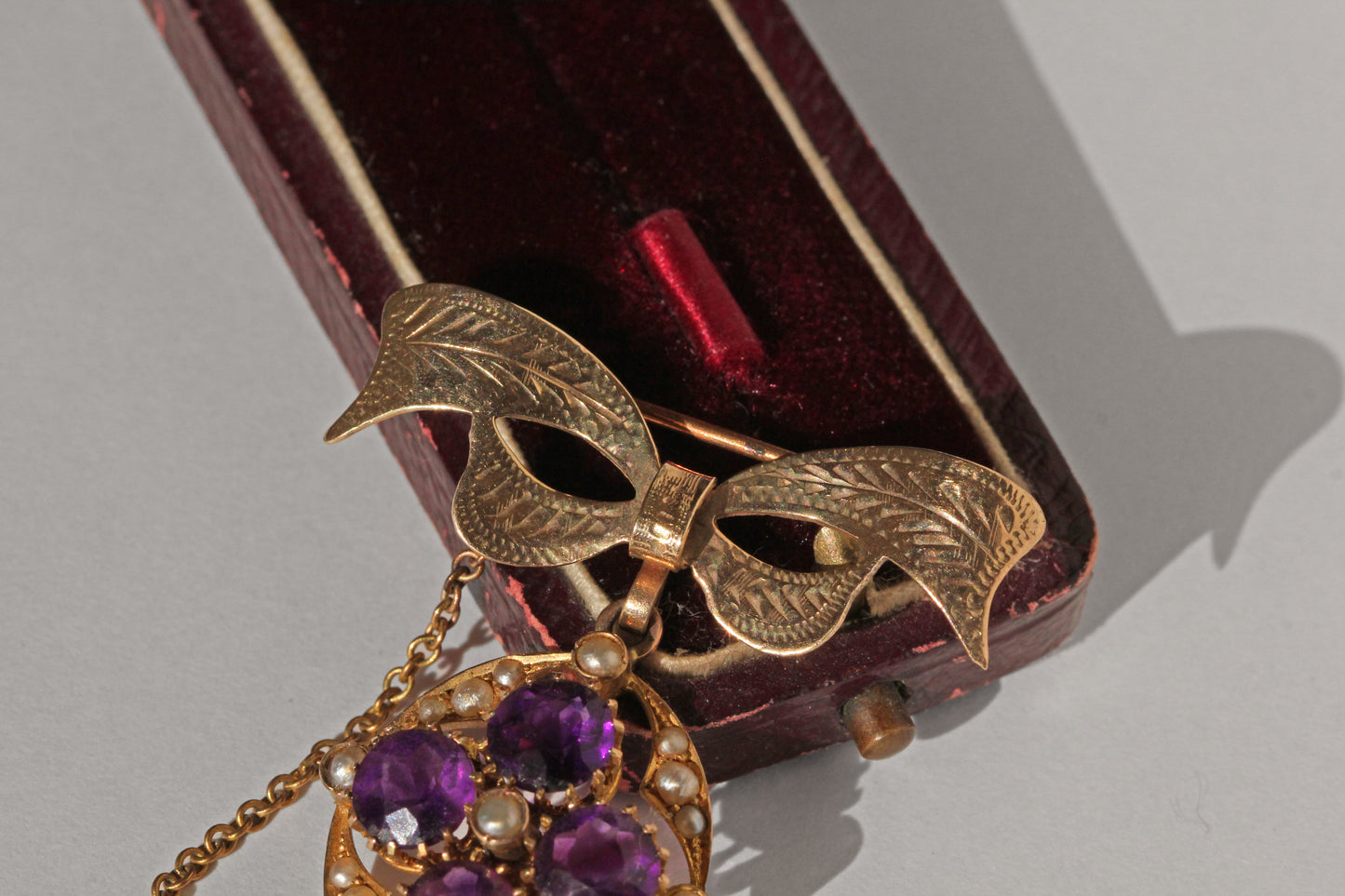Antique victorian amethyst and pearl brooch pendant, in 9 carat gold