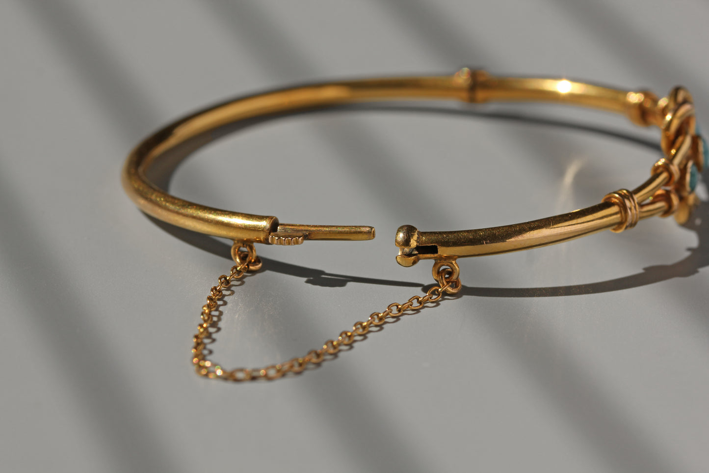 Antique turquoise lovers knot bangle, in 18 carat gold
