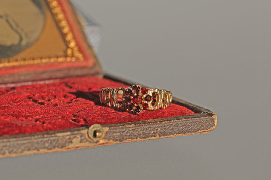 Vintage garnet flower cluster ring in 9 carat gold
