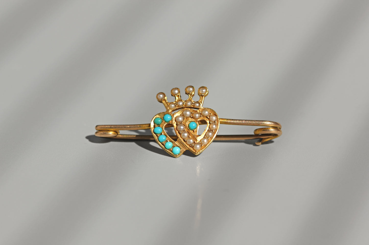 Victorian double heart sweetheart brooch with turquoise and pearl decoration
