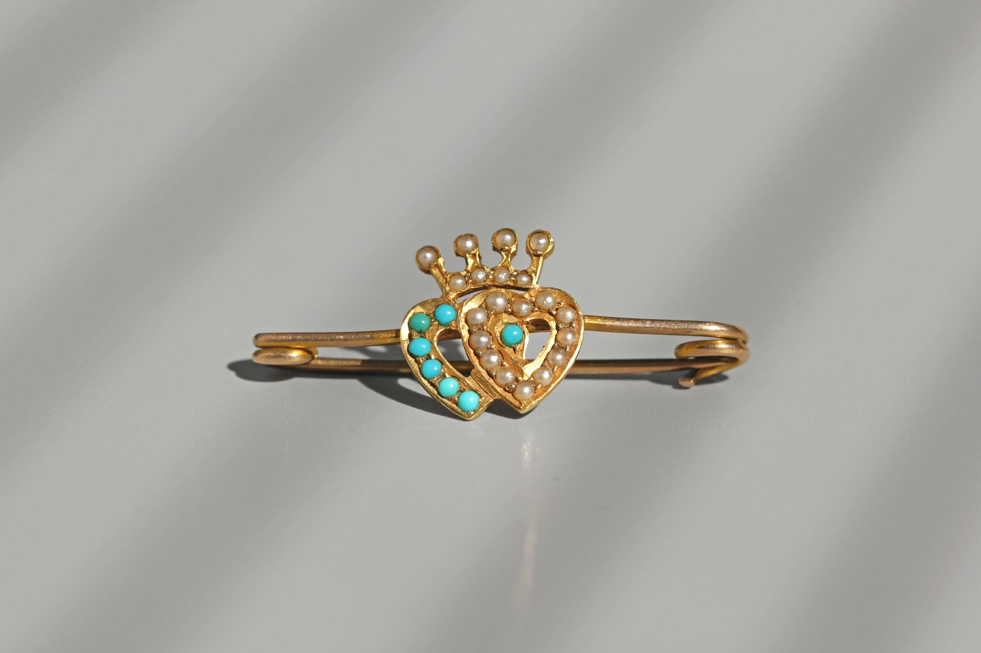 Victorian double heart sweetheart brooch with turquoise and pearl decoration
