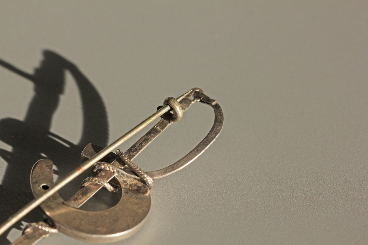Antique lucky horseshoe riding crop brooch, in sterling silver