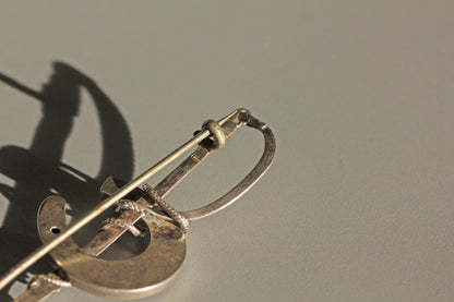 Antique lucky horseshoe riding crop brooch, in sterling silver