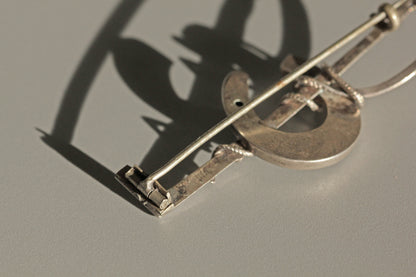 Antique lucky horseshoe riding crop brooch, in sterling silver