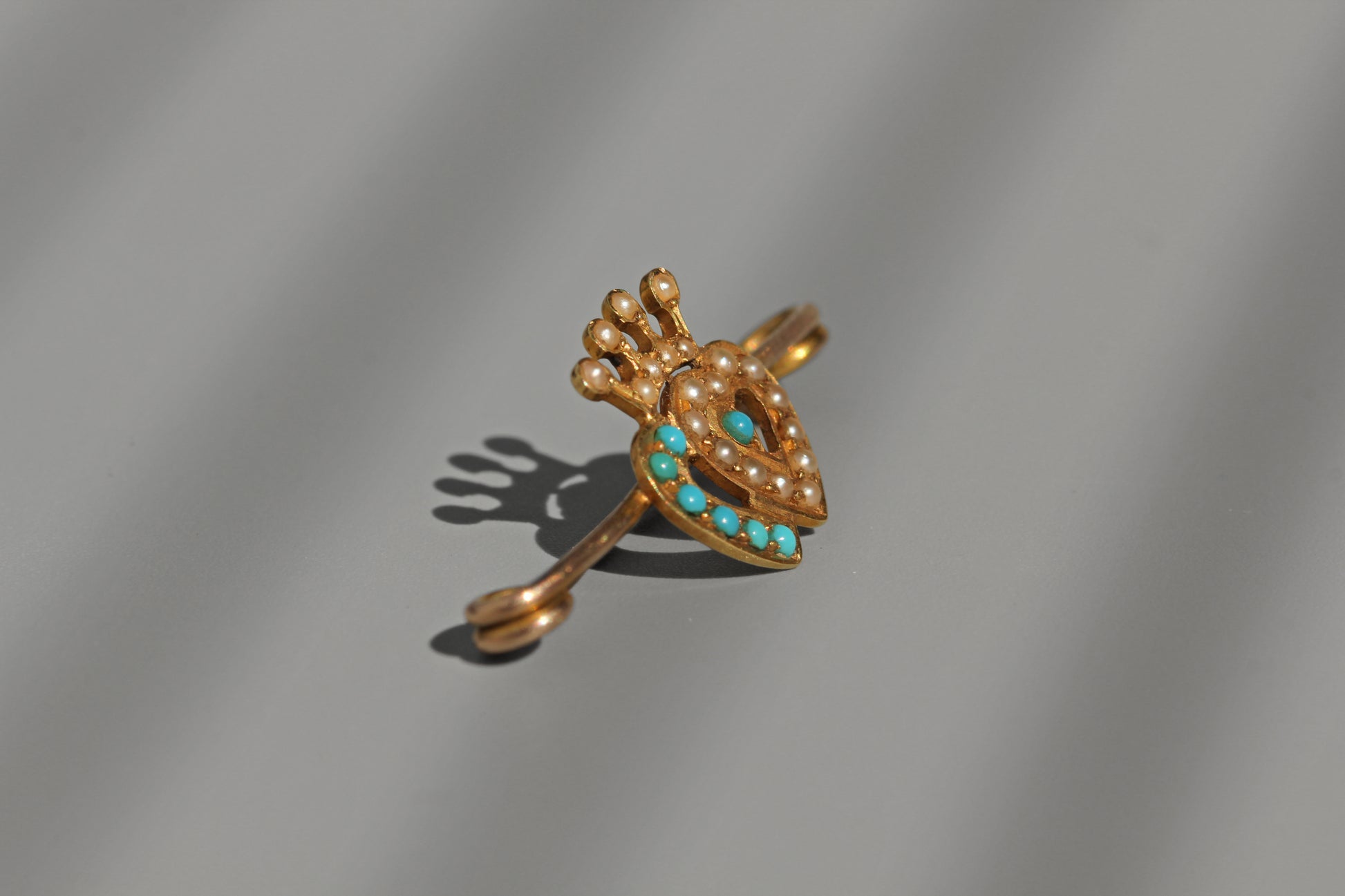 Delicate antique 15ct gold sentimental brooch with turquoise stones and seed pearls
