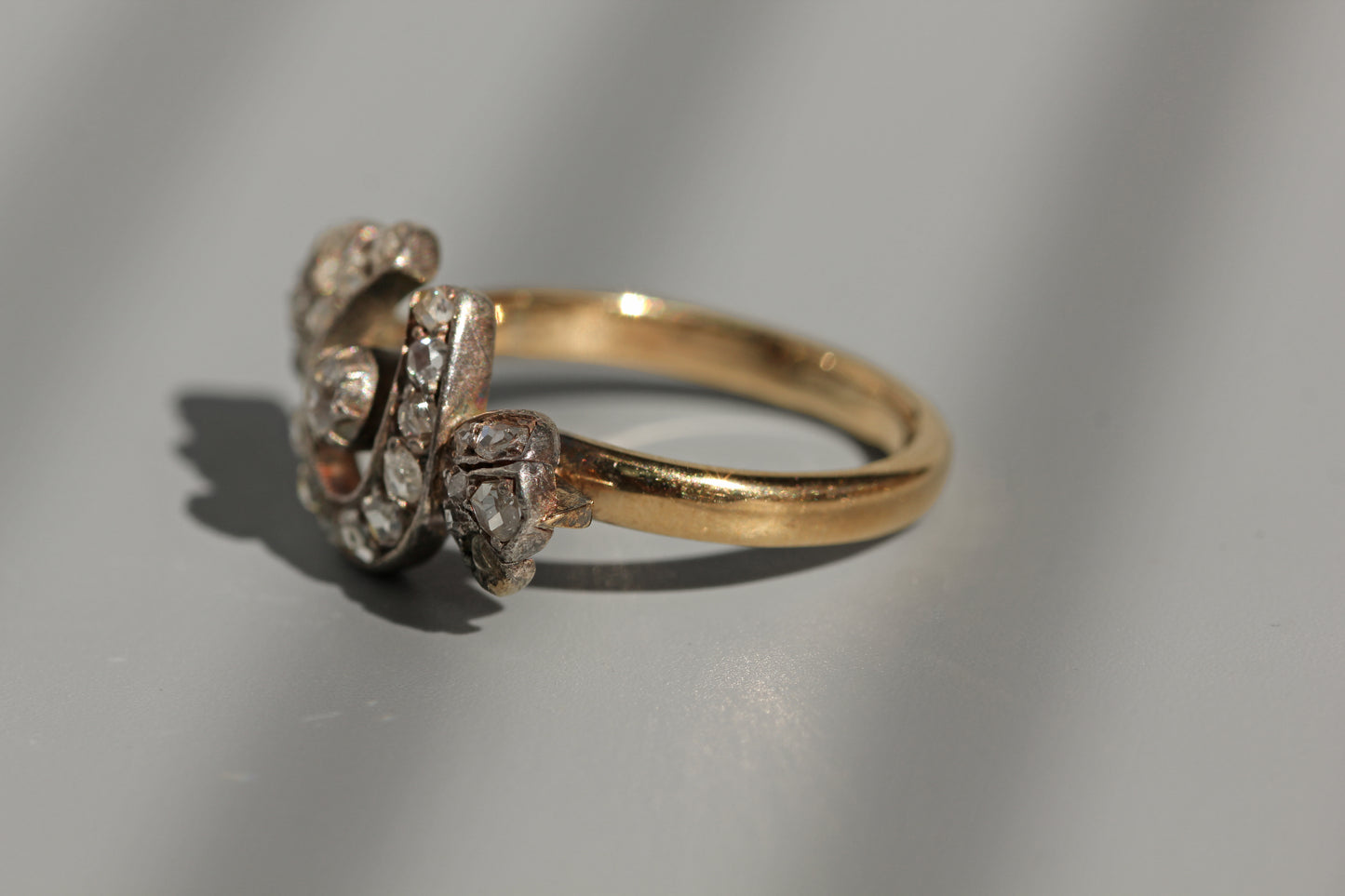 Antique old cut diamond horseshoe ring, in 9 carat gold
