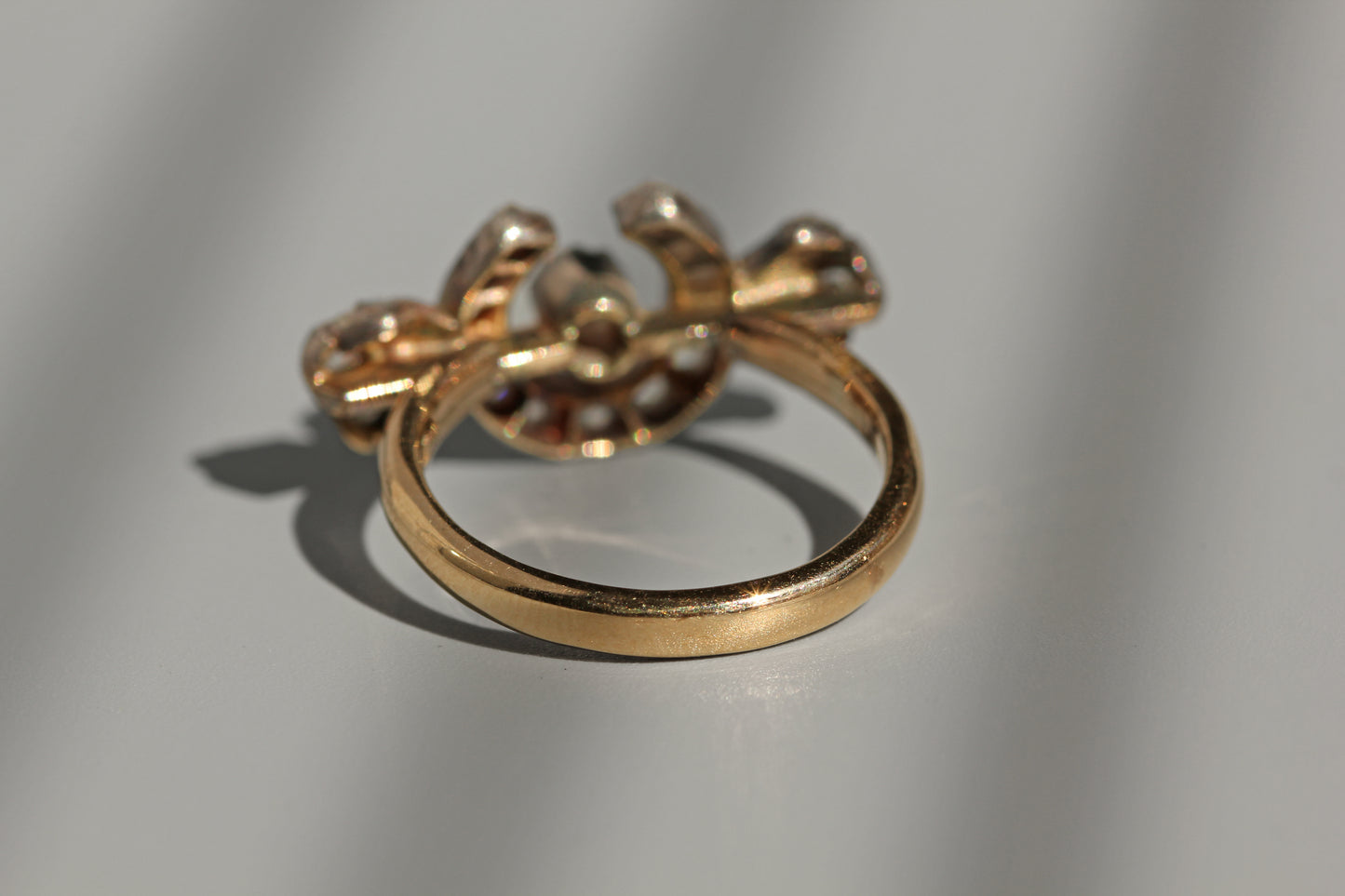 Antique old cut diamond horseshoe ring, in 9 carat gold