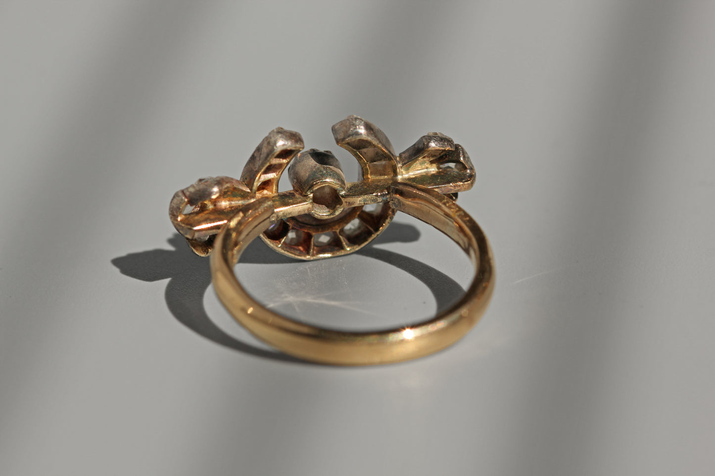 Antique old cut diamond horseshoe ring, in 9 carat gold