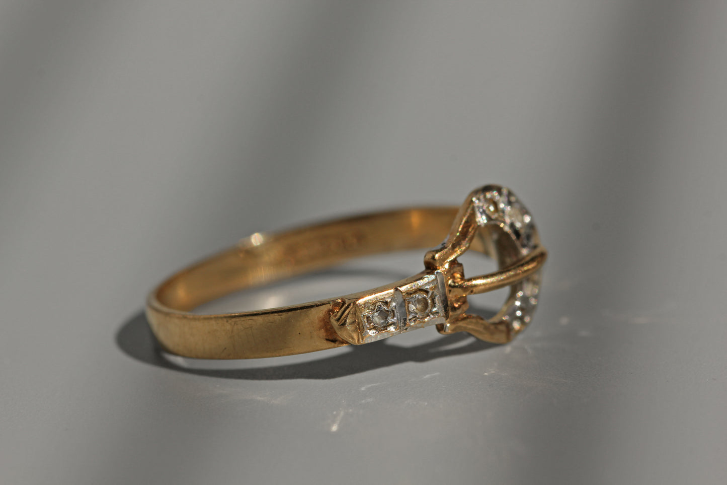 Vintage diamond belt buckle ring, in 9 carat gold