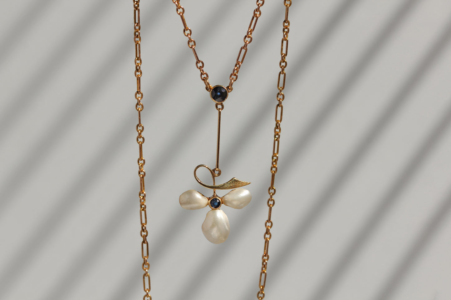 Antique edwardian sapphire & baroque pearl necklace, in 15 carat gold