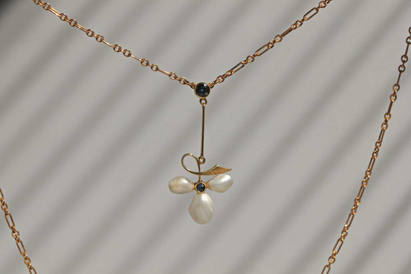 Antique edwardian sapphire & baroque pearl necklace, in 15 carat gold