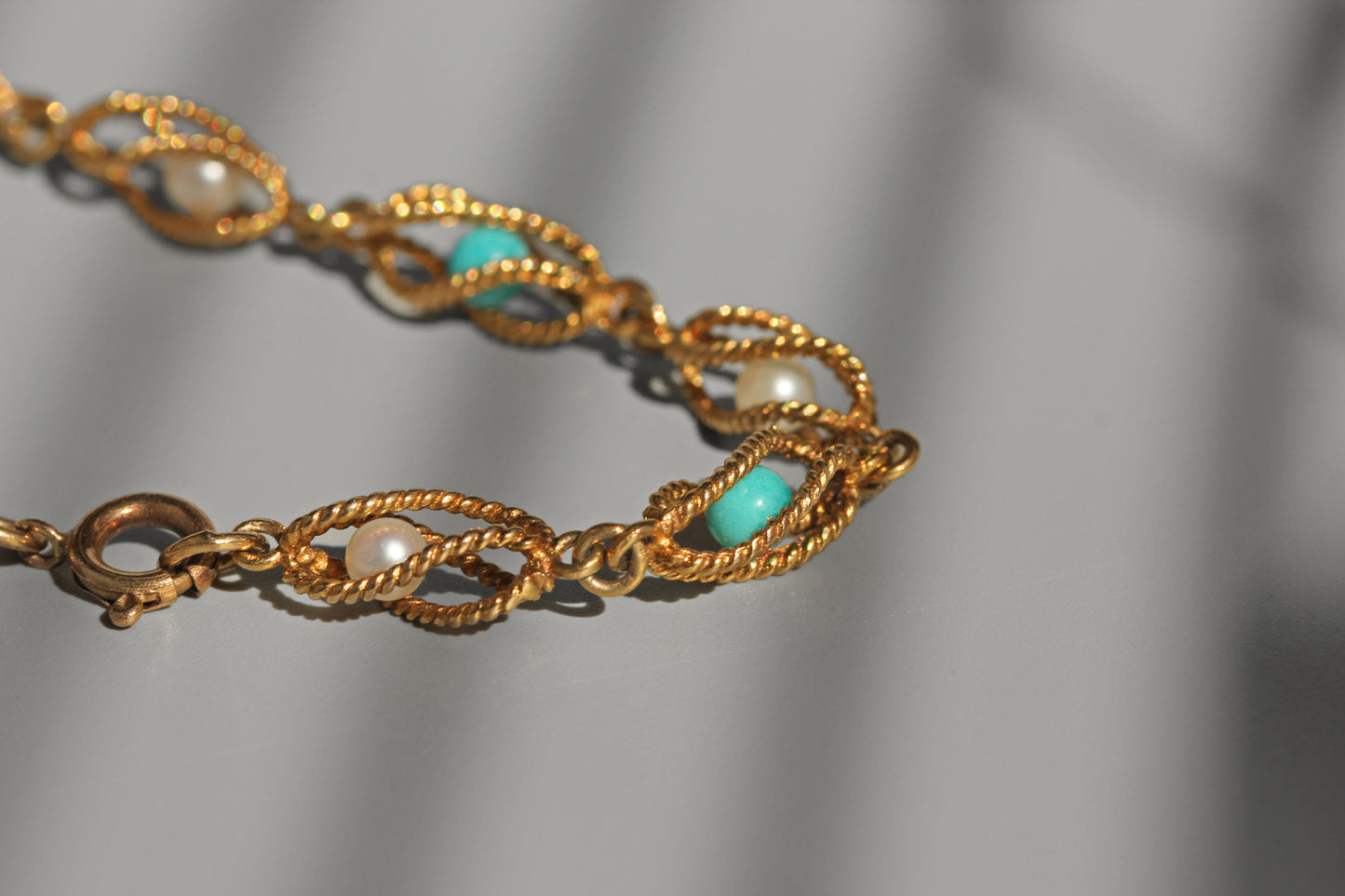 Fine vintage bracelet with twisted gold links and turquoise amazonite
