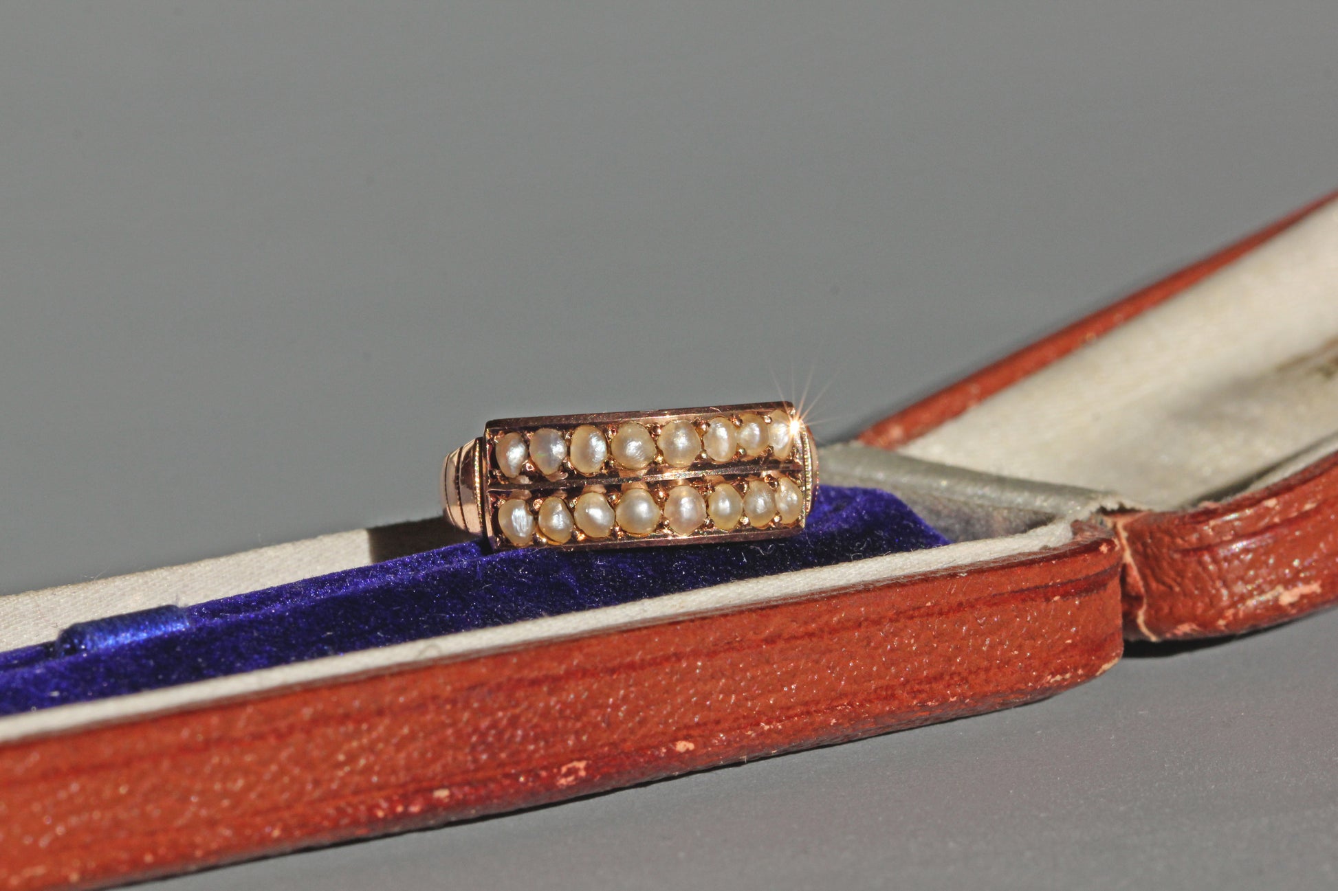 Hallmarked Victorian pearl ring band from 1886