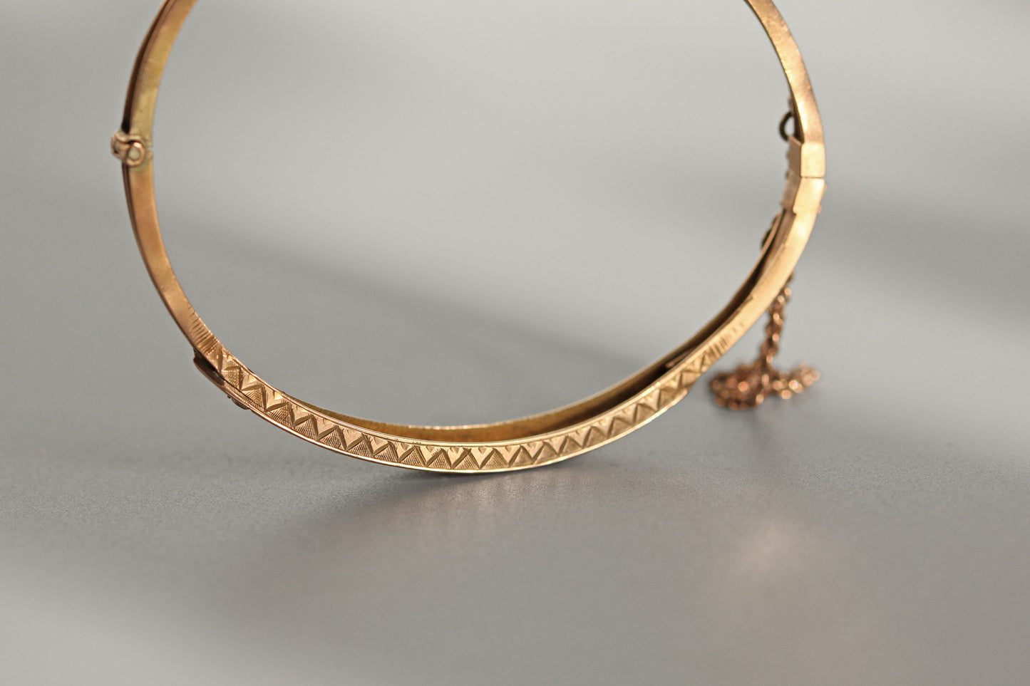 Antique victorian diamond and sapphire bangle, in 9 carat gold
