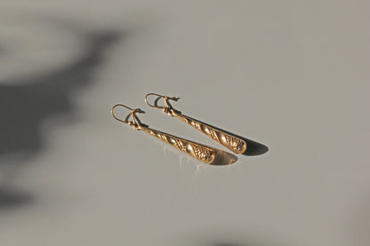 Vintage gold drop earrings with milgrain and swirl decoration
