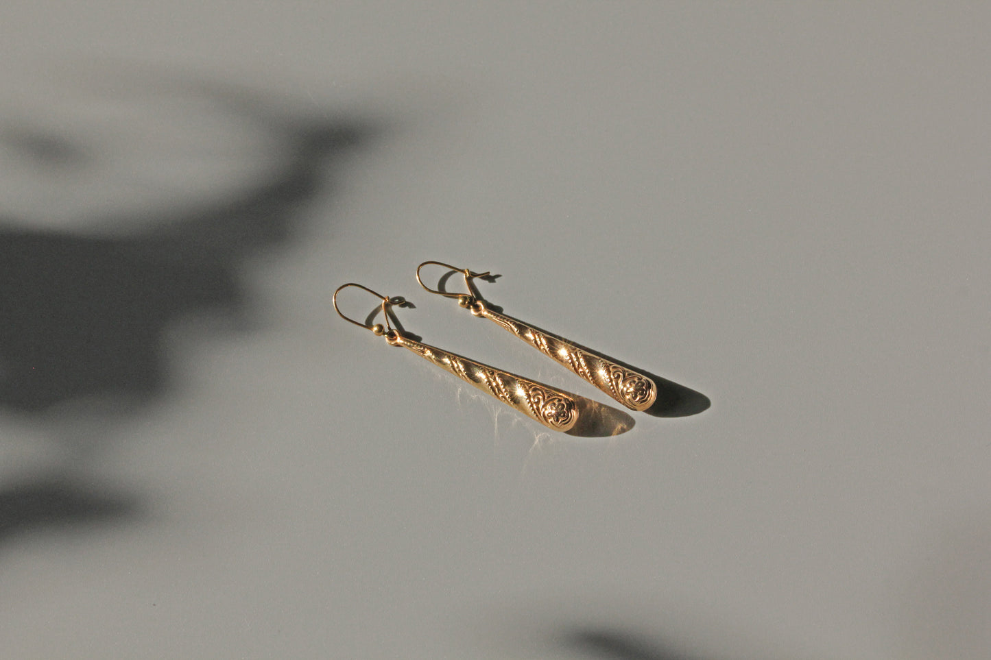 Vintage puffy torpedo drop earrings in 9 carat gold