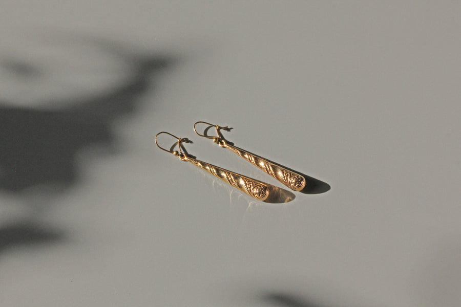 Vintage puffy torpedo drop earrings in 9 carat gold
