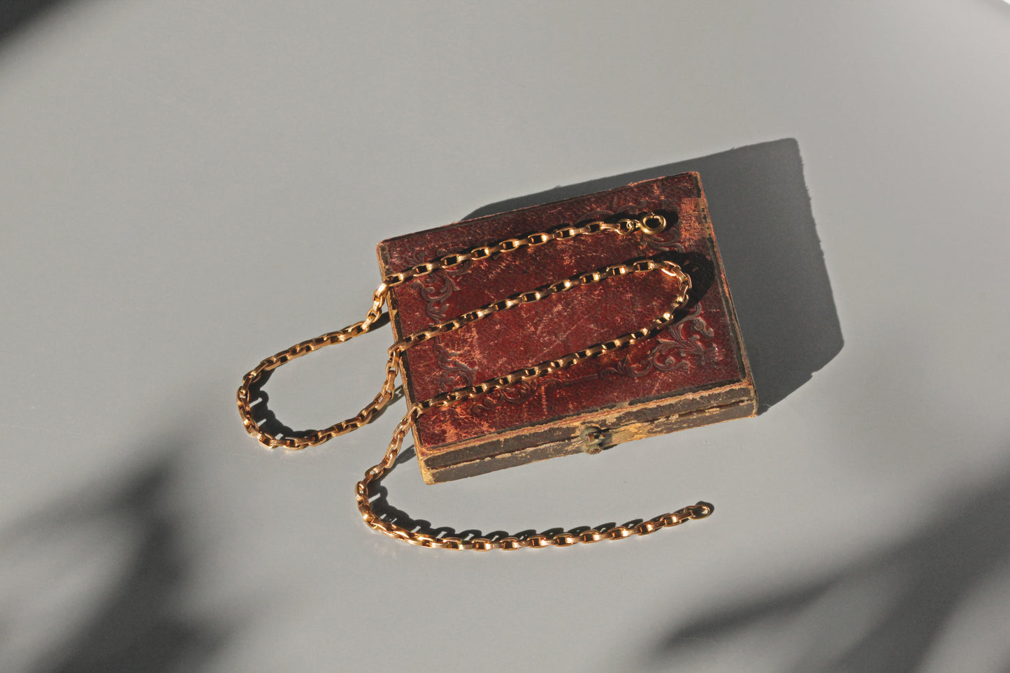 Antique victorian chunky belcher box link chain, in 9 carat gold