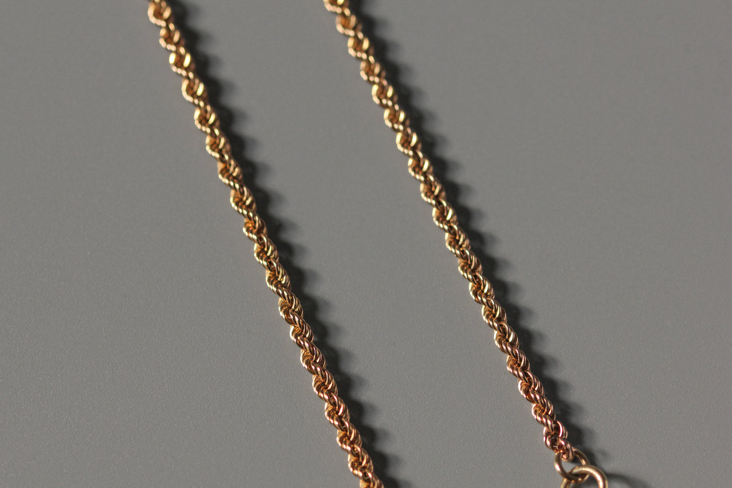 Antique victorian rope link twist chain with T-bar, in 9 carat gold