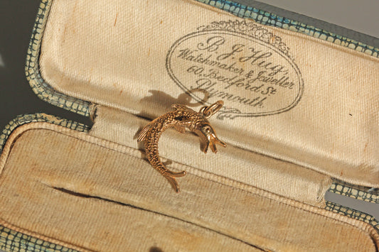 Vintage gold pike fish charm in 9 carat gold in antique box