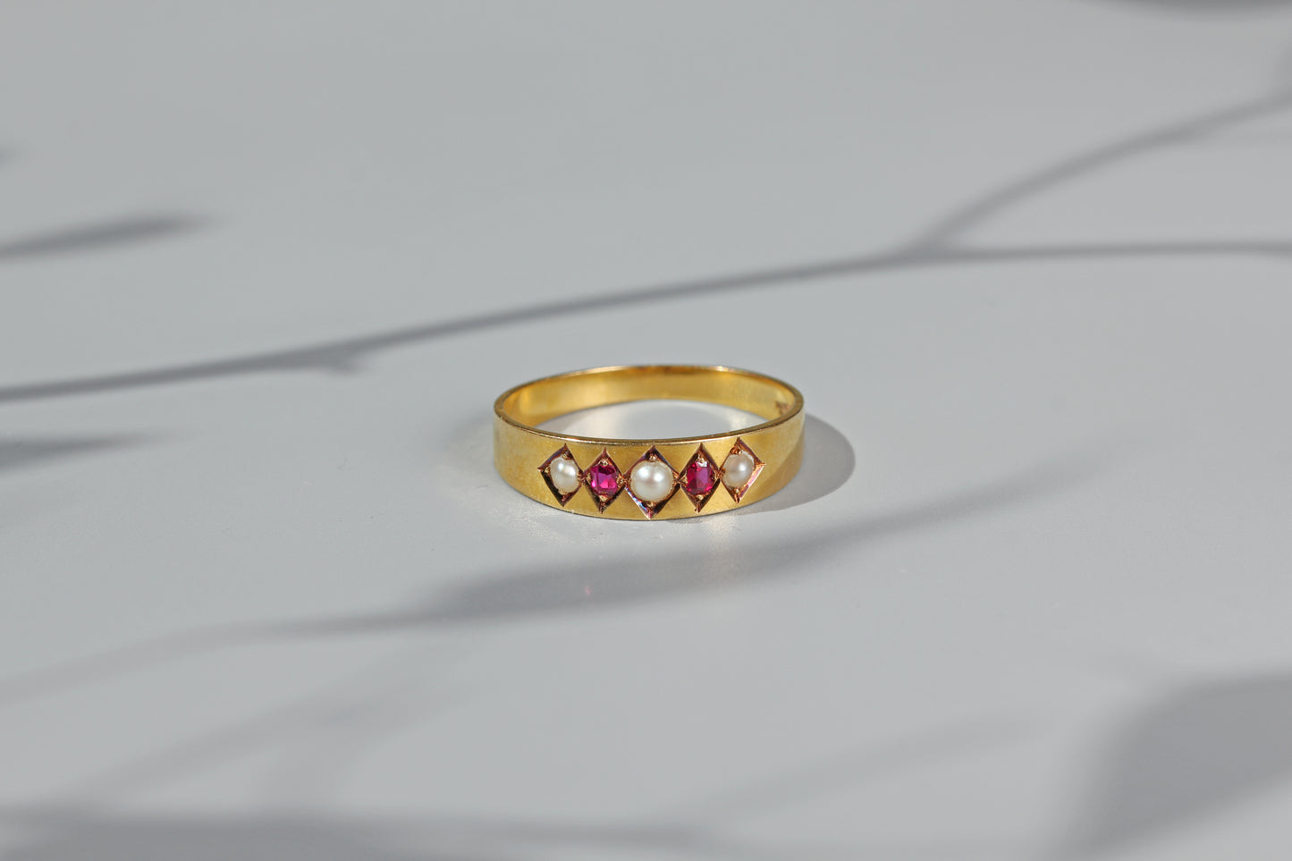 Victorian gemstone band ring in 18ct gold