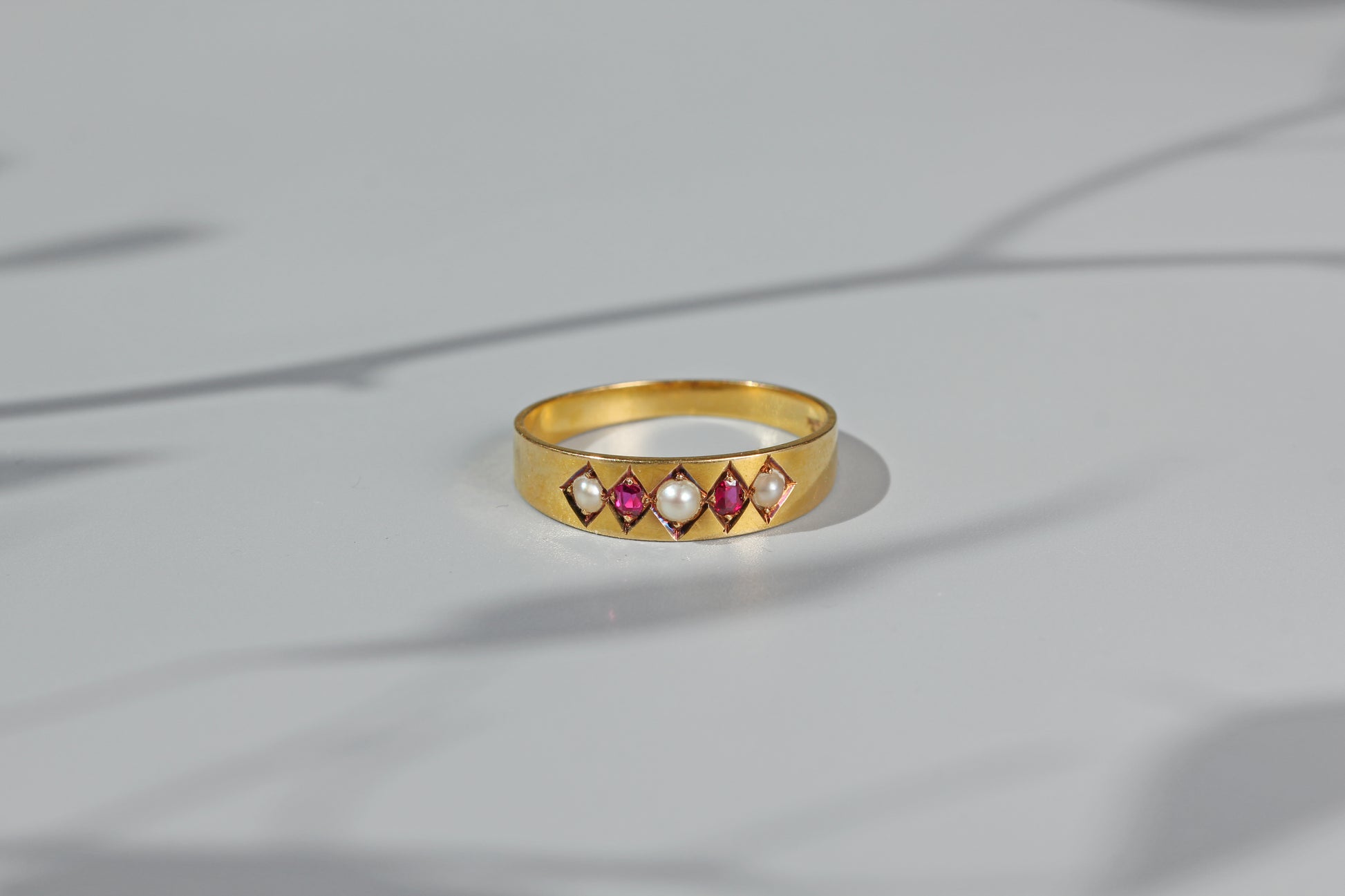 Victorian gemstone band ring in 18ct gold