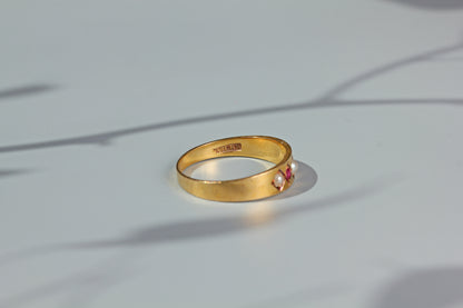 Antique ruby and pearl band ring, in 18 carat gold