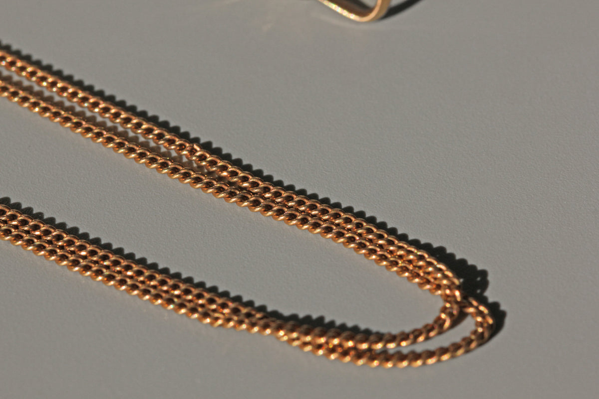Antique Victorian long guard muff chain in 9 carat gold view of links