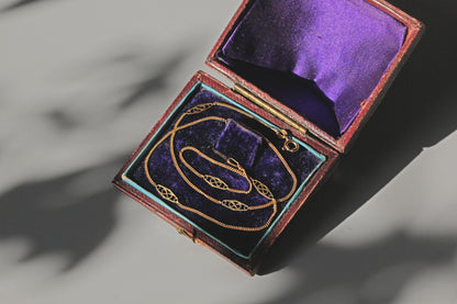 Vintage dainty fine curb link station chain, in 9 carat gold
