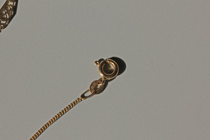 Vintage dainty fine curb link station chain, in 9 carat gold