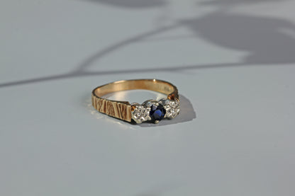 Vintage diamond and sapphire trilogy ring, in 9 carat gold