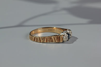 Vintage diamond and sapphire trilogy ring, in 9 carat gold