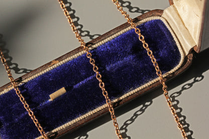 Antique victorian cable chain with barrel clasp, in 9 carat gold