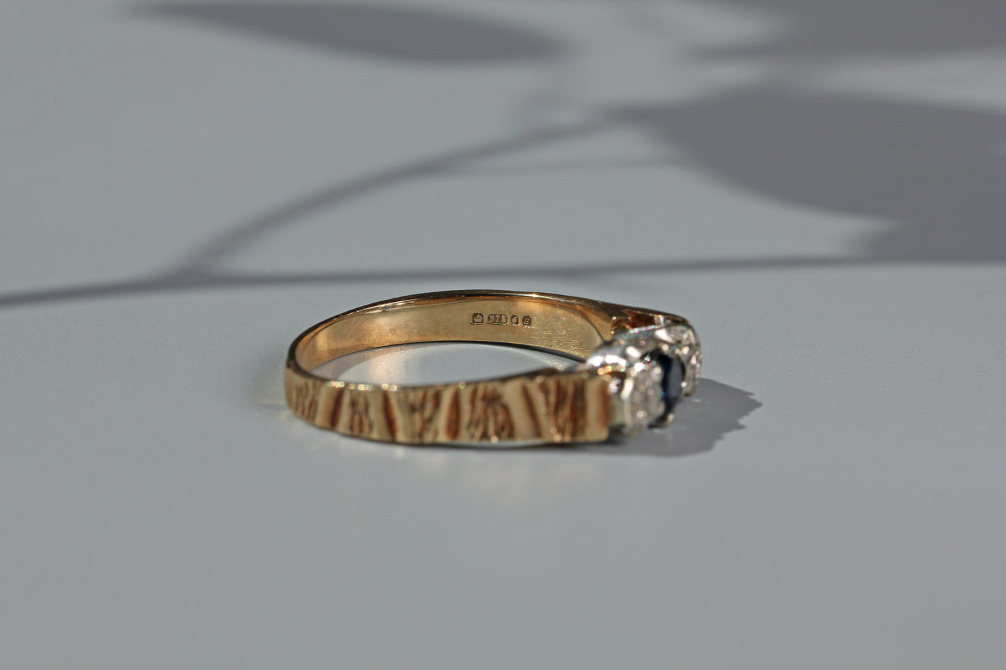 Vintage diamond and sapphire trilogy ring, in 9 carat gold