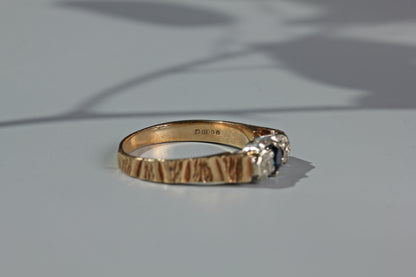 Vintage diamond and sapphire trilogy ring, in 9 carat gold