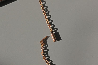 Antique victorian cable chain with barrel clasp, in 9 carat gold